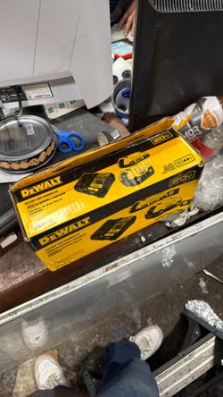 Dewalt Battery And Charger Kit 20v Max 