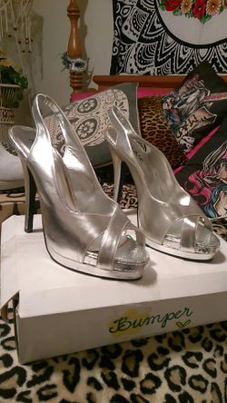 Silver size 10 , grey size 8 1/2 both never worn