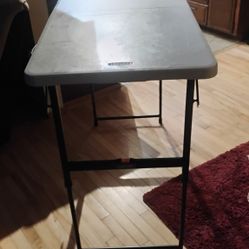 Portable Table With Adjustable Height 