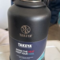 Brand New Takeya 64 Oz 
