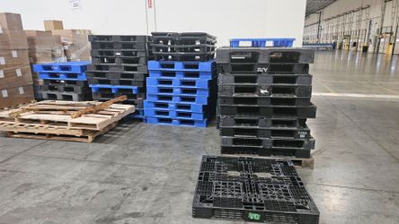 Plastic Pallets- Free