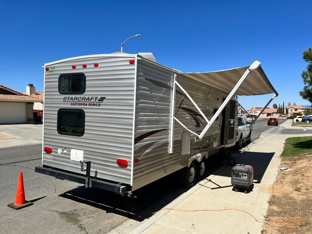 2013 Starcraft Travel Trailer In Victorville Ca for Sale in Fontana, CA