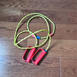 7 Foot sturdy jump rope with handles