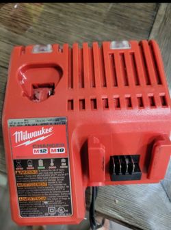 Milwaukee M12 M18 Charger