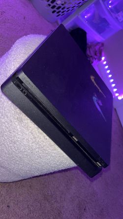 PlayStation 4 Slim 