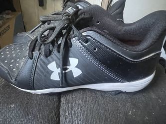 Under armour Cleats Sz 4