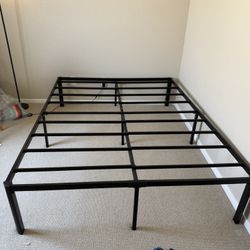 Zinus Black Metal Bed Frame 16 in. great Condition 