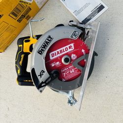 Dewalt 20V XR 7-1/4 in. Circular Saw (TOOL ONLY/SOLO LA HERRAMIENTA)