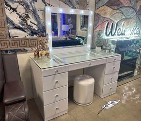 👌Brand New 🍂Avery Vanity set With Stool