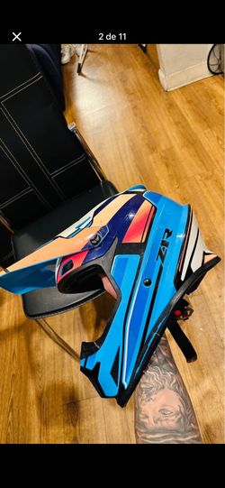 Almost new Z1R motocross helmet! Includes Thor goggles!   Casco de motocross Z1R casi nuevo! ¡Incluye gafas Thor!