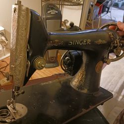 1920s Singer Sewing Machine In Working