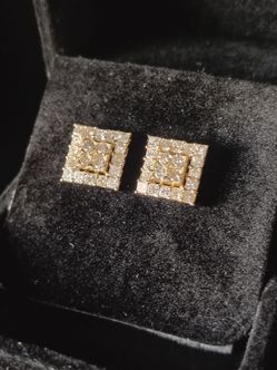 14k Gold 2.88 carat diamond Earrings.