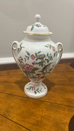 Aynsley Pembroke fine bone china covered vase