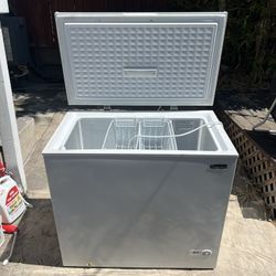 Deep freezer