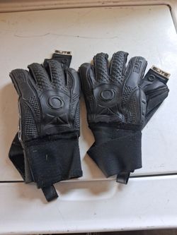 Soccer goalie gloves