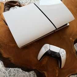 PS5 - Latest - Disk Version - Like New