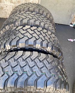 285/70/17 Falken 📍📍 Vendo un set de llantas con 80% de vida las 4 📍🌟