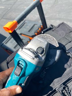 Makita 18 V grinder 6 inch LXT BGA452