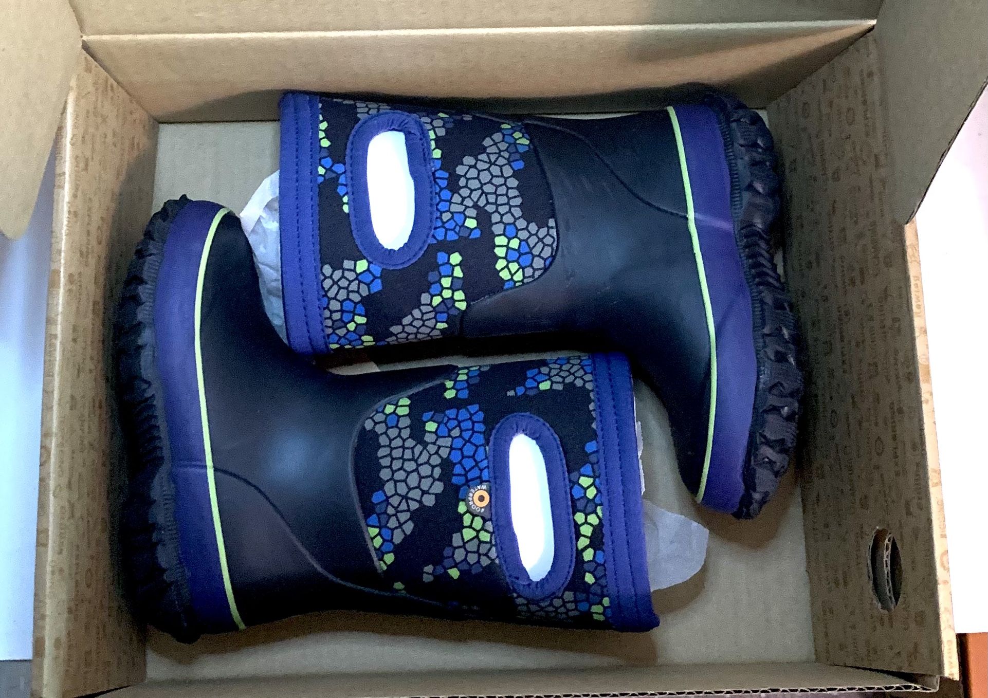 Kids Bogs Rain Boots / Size 7 *New