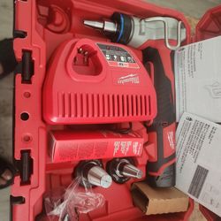 Millwake M12 Pex Expansion Tool Kit New 2 Bateries Charger  And Hard Case