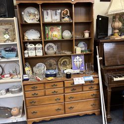 China Curio Cabinet With Lower Storage And Upper Divided Spaces