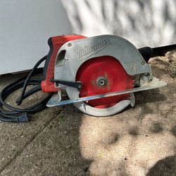 Heavy Duty Milwaukee TILT-LOK 7-1/4" Circular Saw