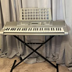 YAMAHA KEYBOARD - WORKS! THERE’S CORD FOR PLUGGING IN OR  BY BATTERY! Fun! P/U ONLY SF BAY AREA!