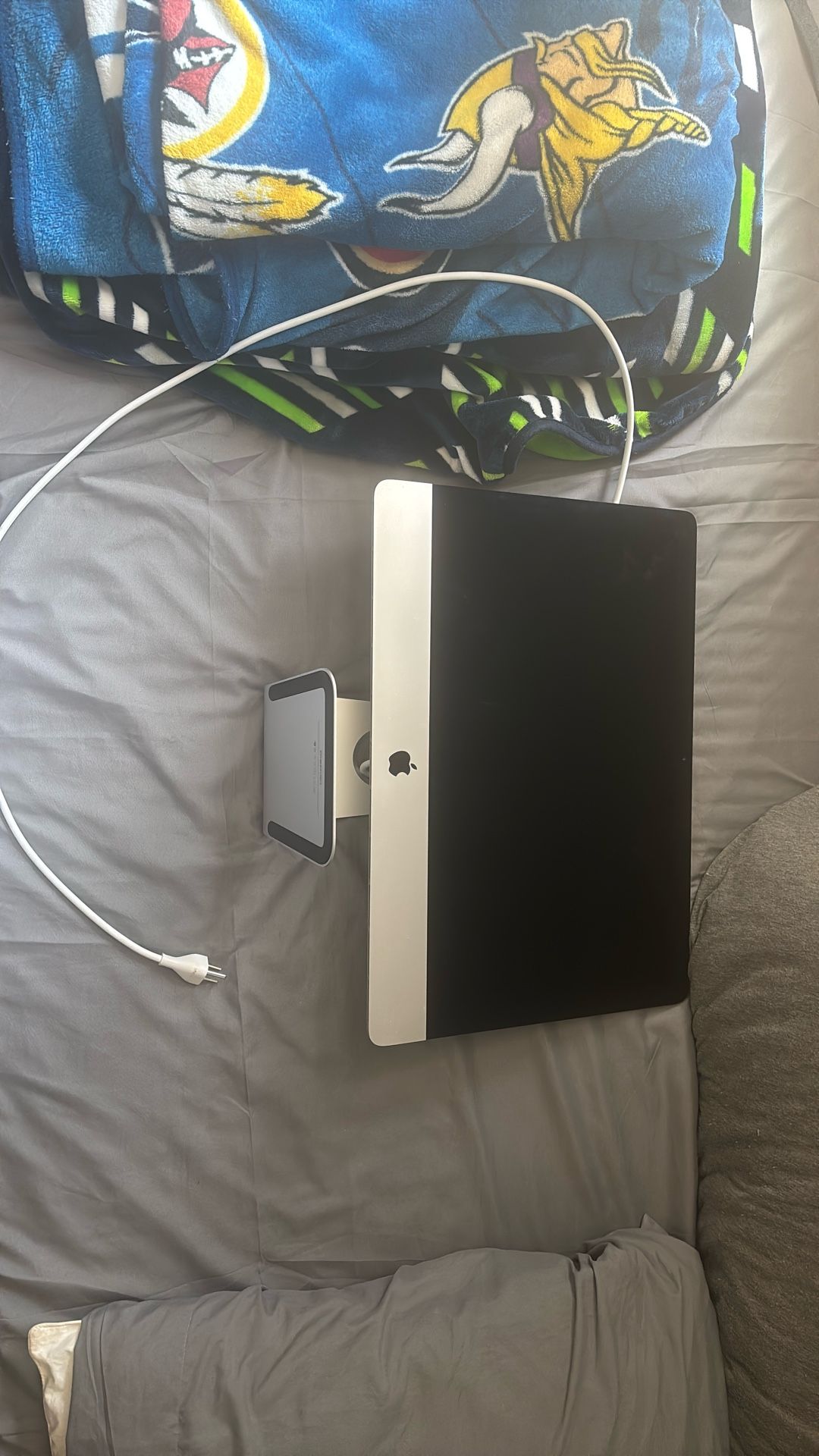Apple i mac barely used