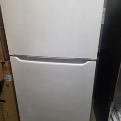 Frigidaire Top And Bottom Refrigerator 33inch Wide  warranty Financing True Snap If You Qualify
