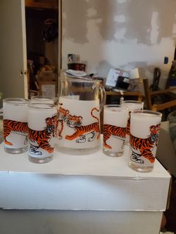Rare 1960's Esso Gasoline Promotional Tiger Pitcher & Glasses Set