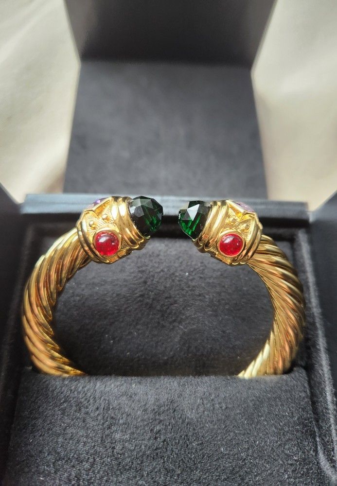 Bracelet.