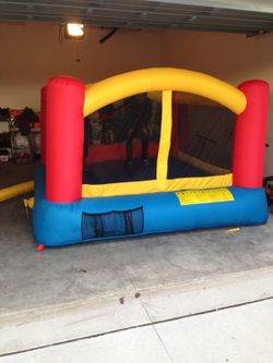 BOUNCEHOUSE. 10x10 newww