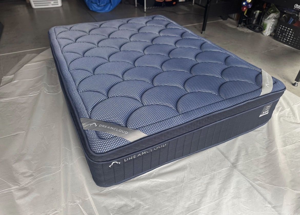 Dreamcloud Luxe Memory Foam Queen Mattress