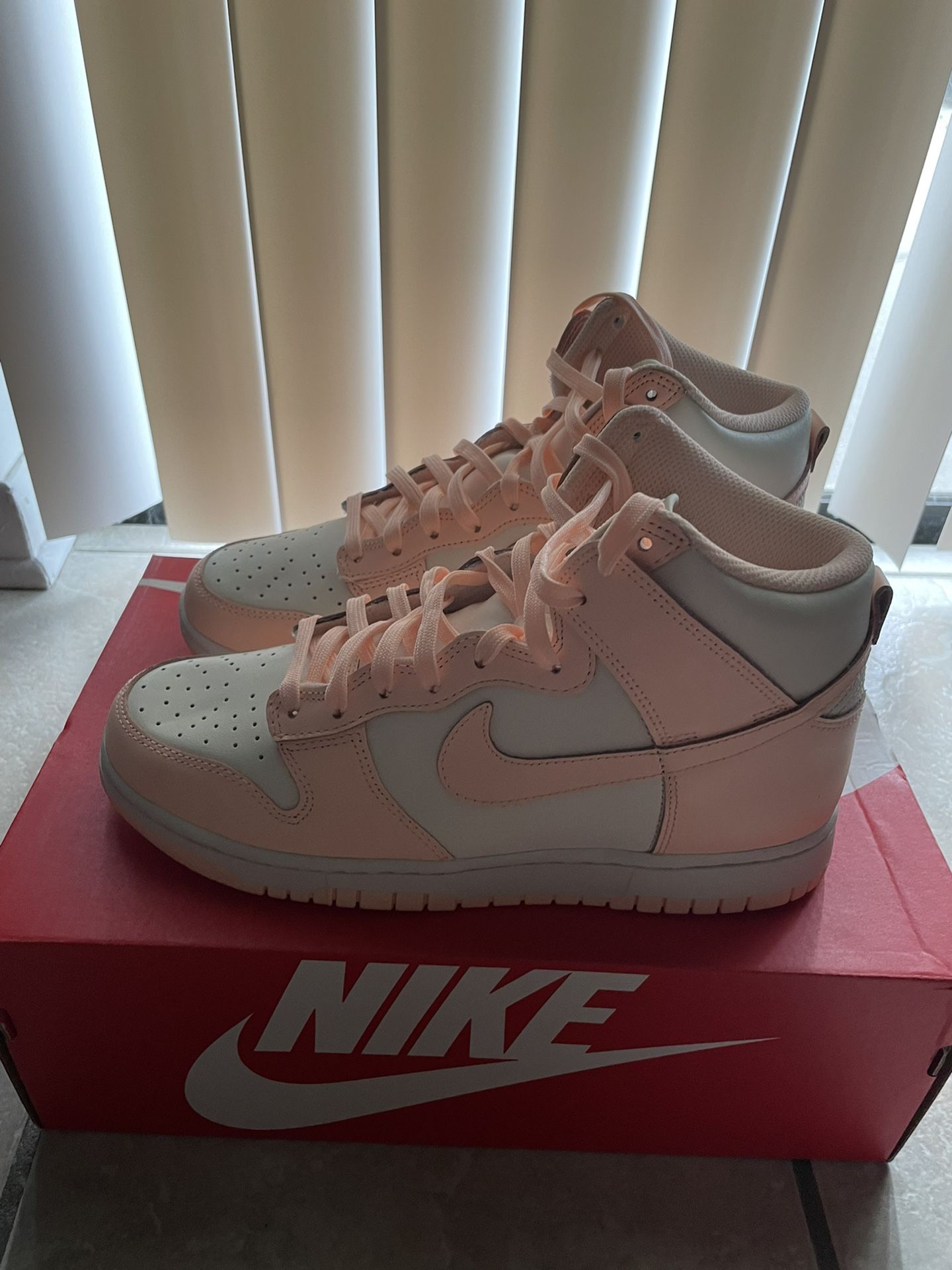 dunk crimson tint