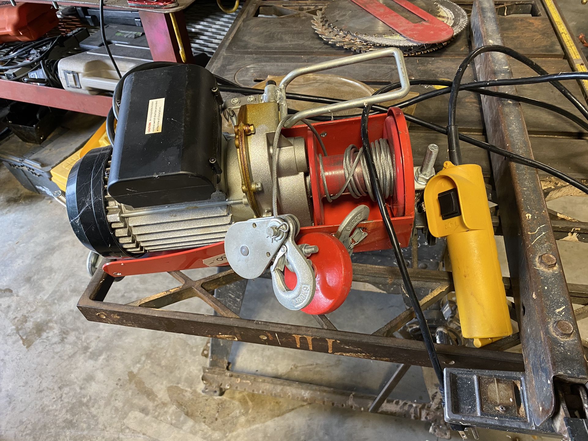 Chicago Electric Hoist 440lb
