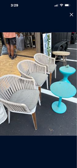 Patio Chairs with Table!