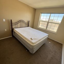 Queen Size Bed w/Adjustable Mattress