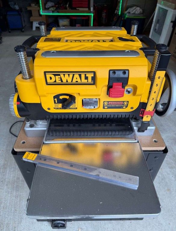 Dewalt 735 Thickness Planer