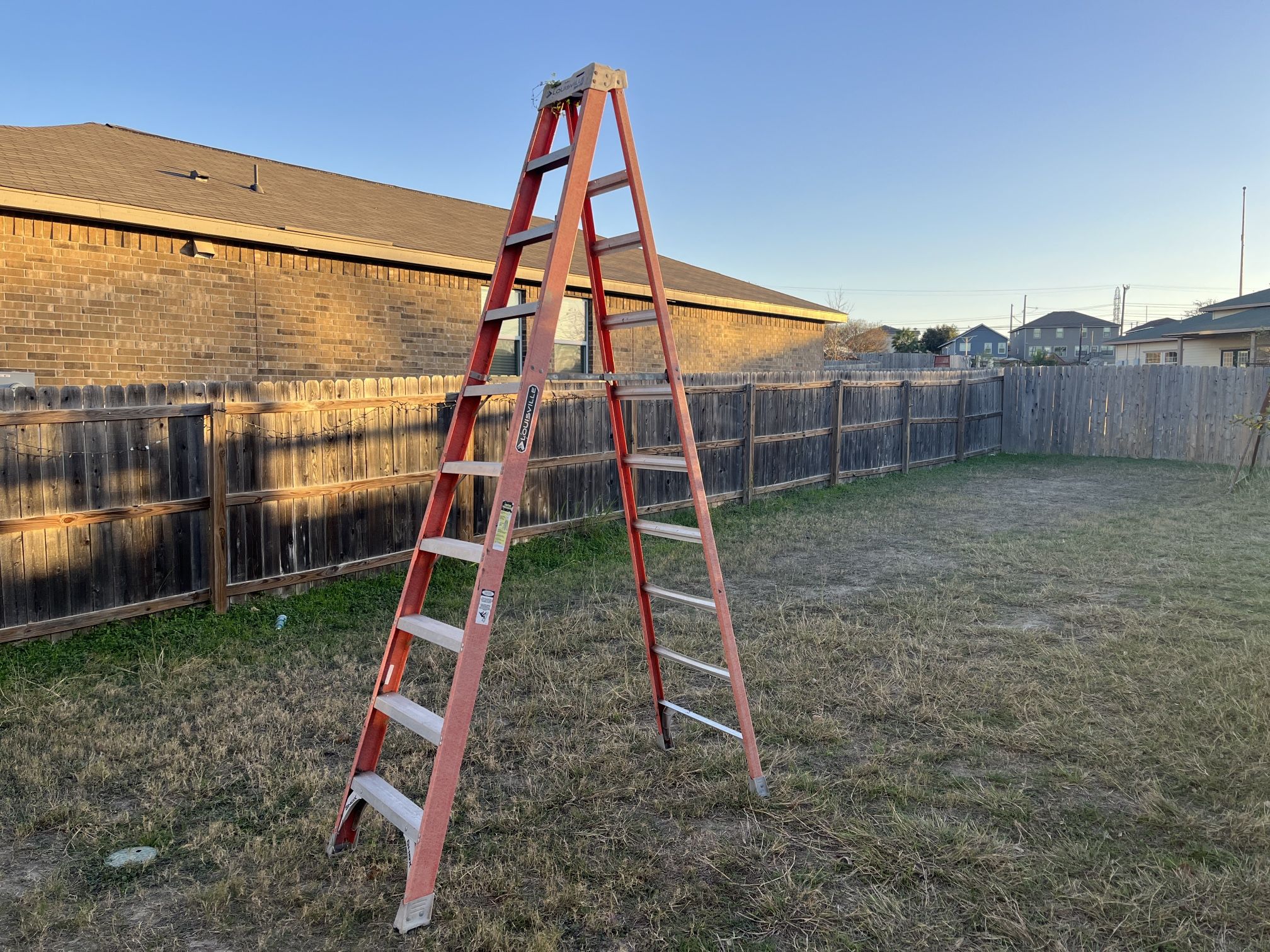 Louisville Fiberglass 10 Foot Ladder