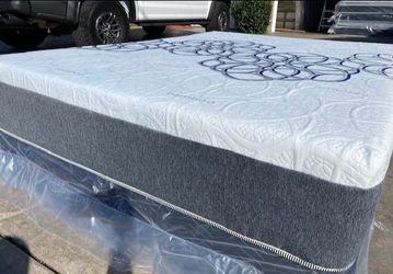 Cal King Bamboo Cool Gel Memory Foam!!