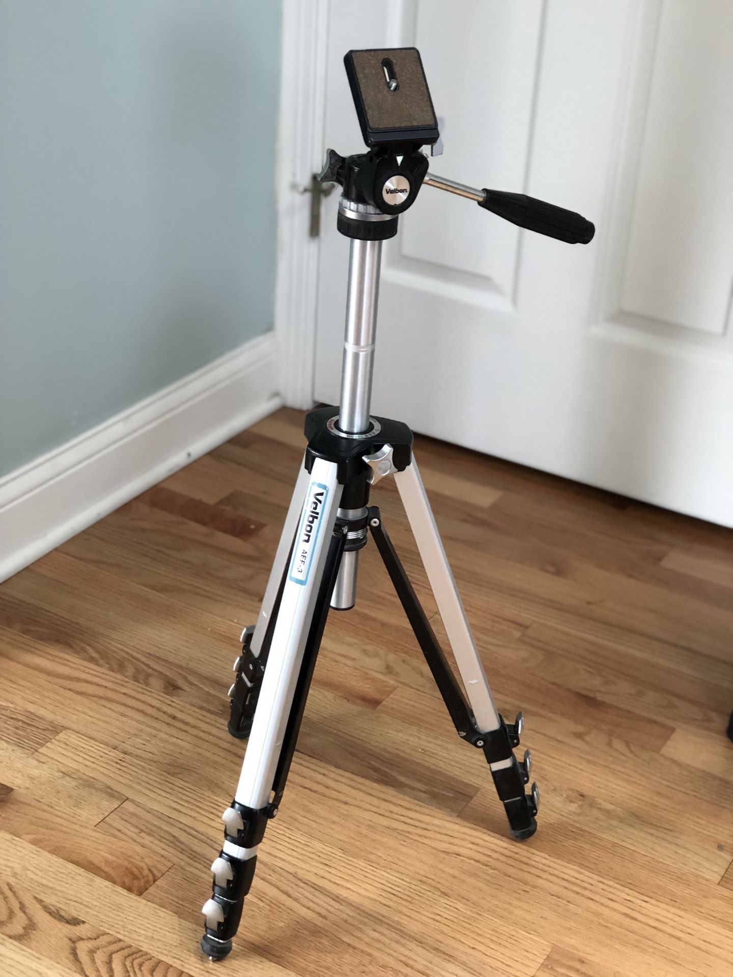 Velbon AEF-3 Camera Tripod