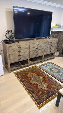 Must Be Sold Within Next 96 Hours. Rustic Farmhouse TV Stand Media Console w/ Drawers - Like New- 6 Drawers