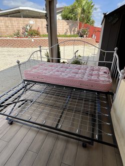 Beautiful Antique Metal Sofa Twin Bed