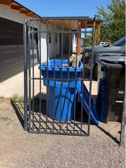 Metal gate frame