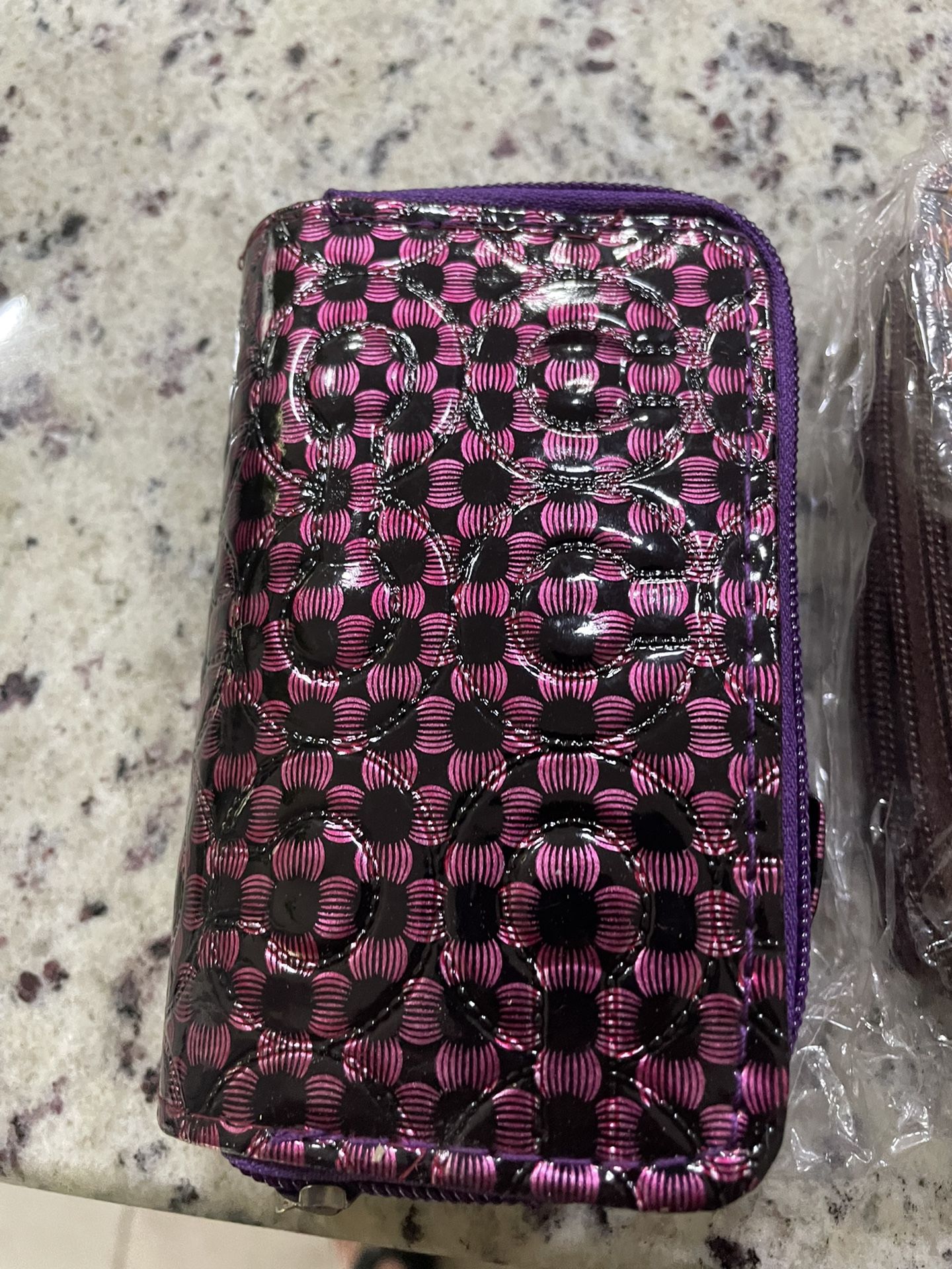 Woman’s wallet and keychain new