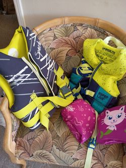 Bundle life vest