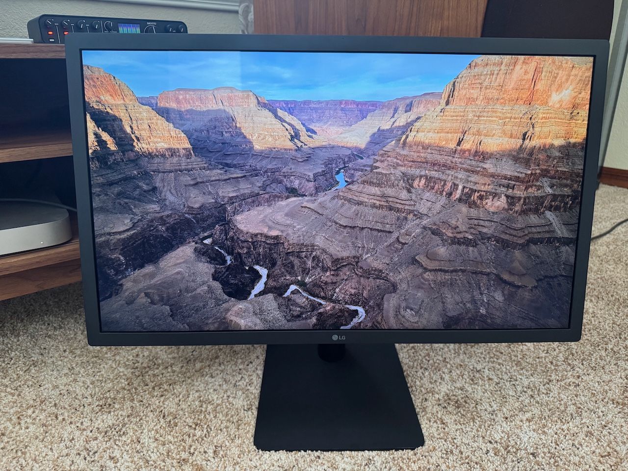 LG 24MD4KL UltraFine 4K Thunderbolt 3 Monitor for Mac