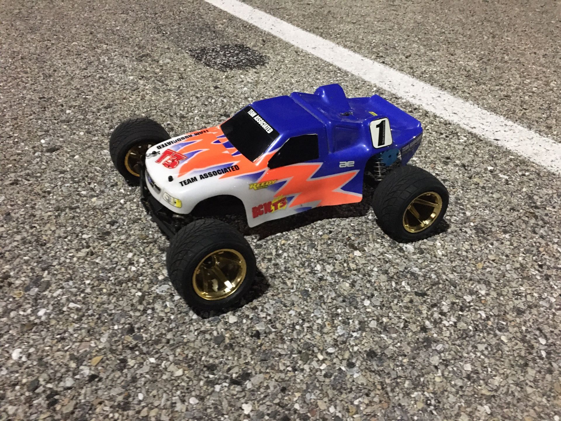 RC10T3 team associated Tc3 stadium truck