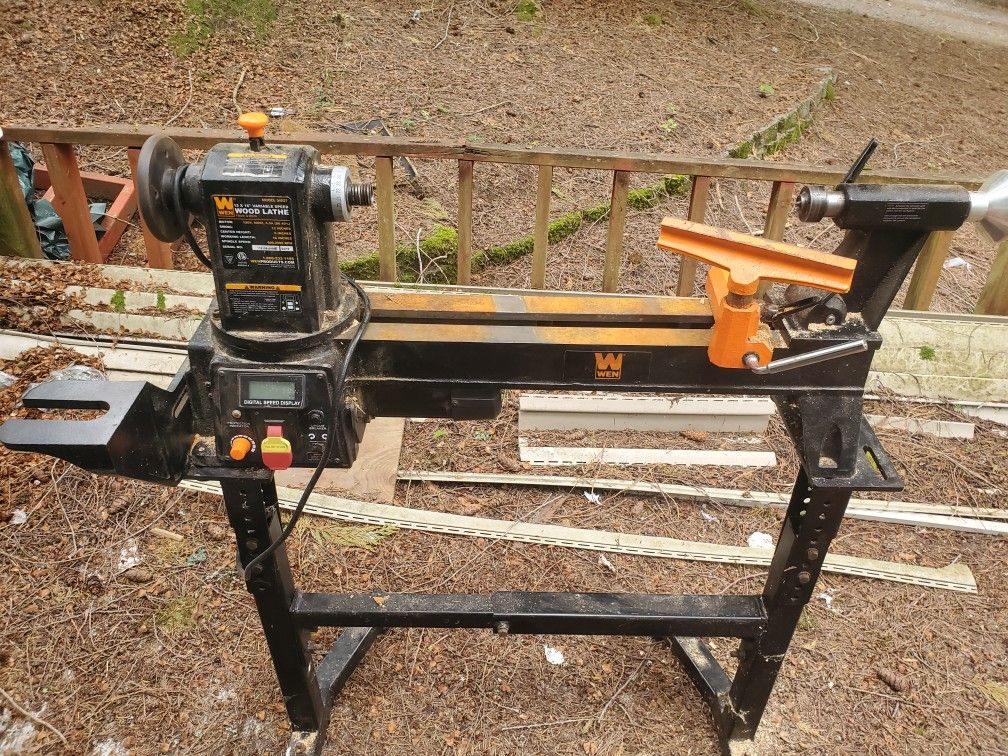 Wood LATHE WITH ACCESSORIES