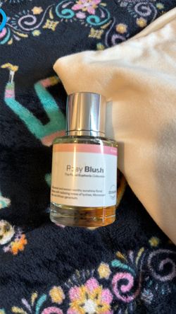 Woman’s lasting fragrance rosy blush